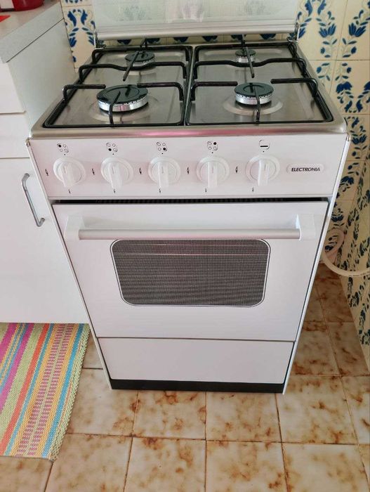 Fogão a gás canalizado Electronia (Rádio Popular) – Usado
