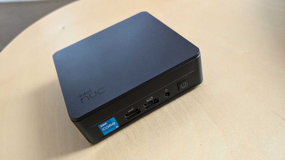 Mini komputer Intel NUC 13 i5 16GB RAM