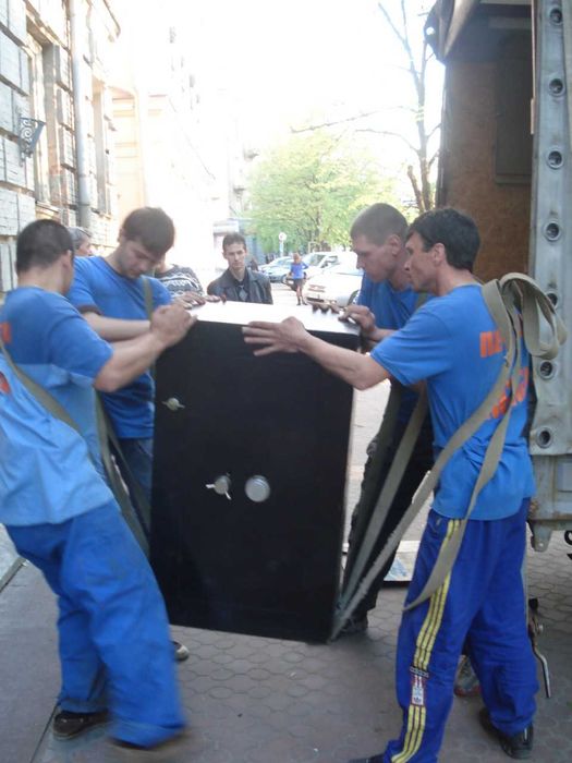 Перевозки, переезды, грузчики. Перевозка имущества квартир и офисов