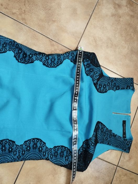 Sukienka letnia z ozdobną koronką