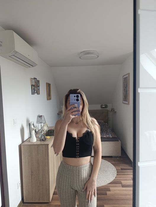 Podkoszulek bluzka Crop top zatrzaski koronka dekolt s xs