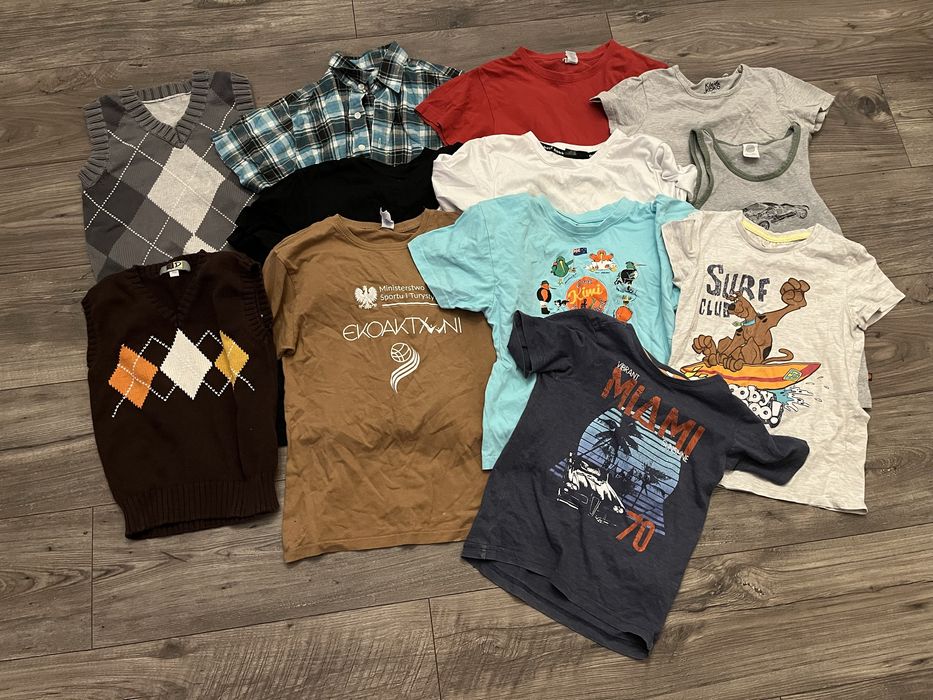 Zestaw ubran dla chlopca o rozmiarach od 122 do 140.