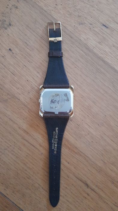 Sarcar Genéve  - mulher