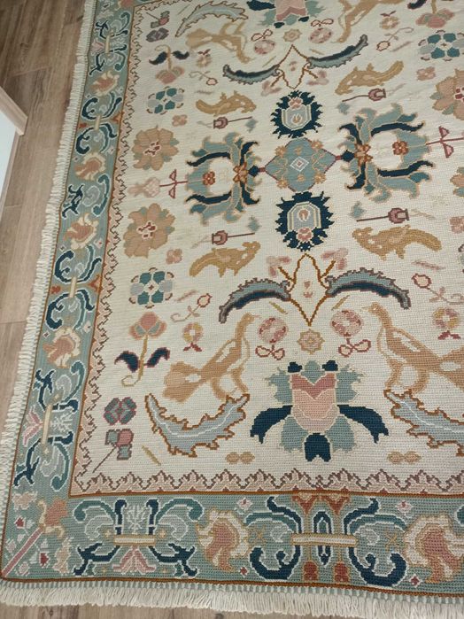 Tapete Arraiolos 210x160.Azul claro,bege,crú,rosa.Ler descrição total!