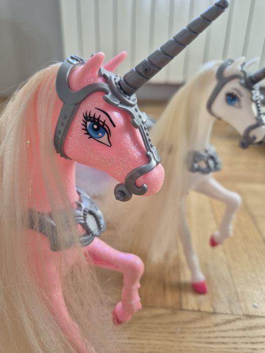 konie, skrzydlate jednorożce