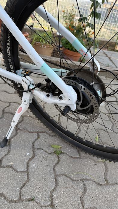 Bicicleta electica BTT mulher