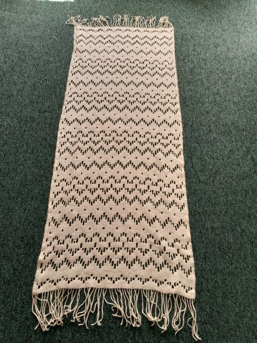 Szal, szeroki 70 cm, dł 160 cm.