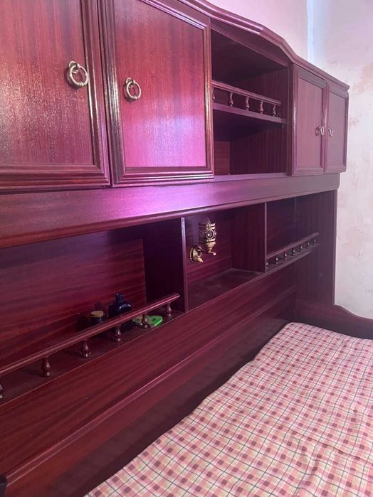 Cama de solteiro com móvel e colchão