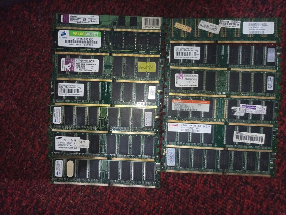 Пам'ять DDR1 та дві плашки DDR2