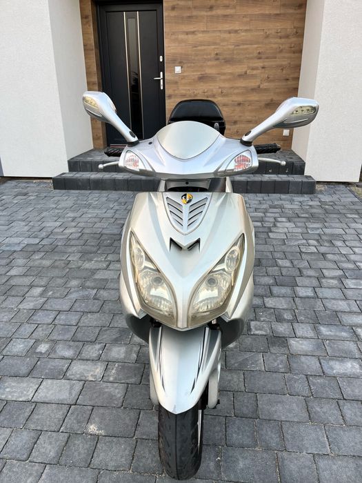 Skuter Znen 2008 + 2 kaski