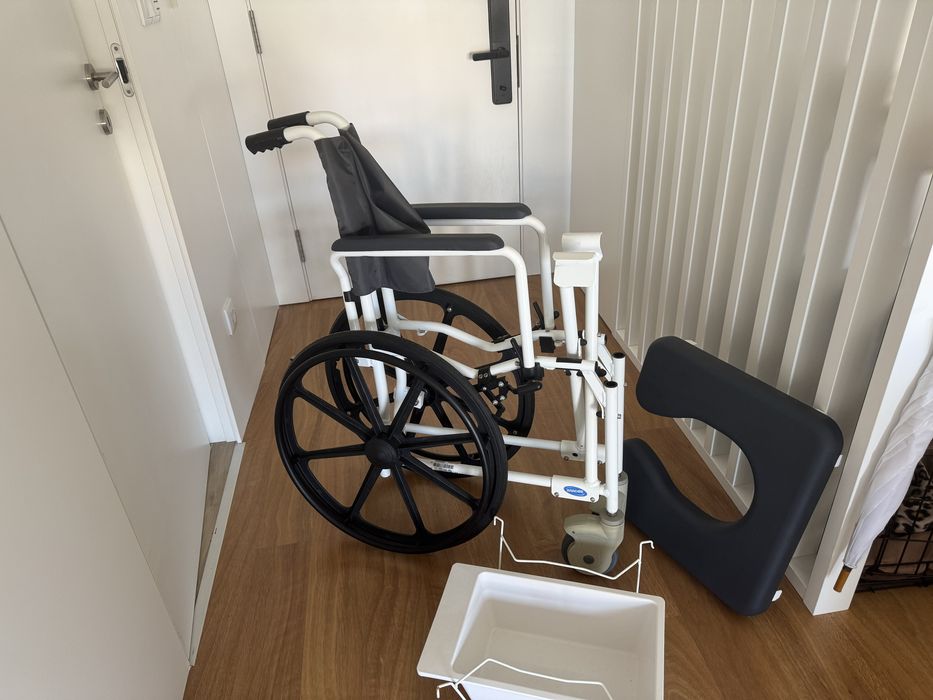 Cadeira Banho e Sanitaria- Invancare Lima H273