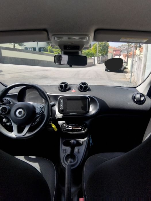 Vendo smart for two  passion 0.9 de 2017 nacional com 49 mil km  acidentado salvado