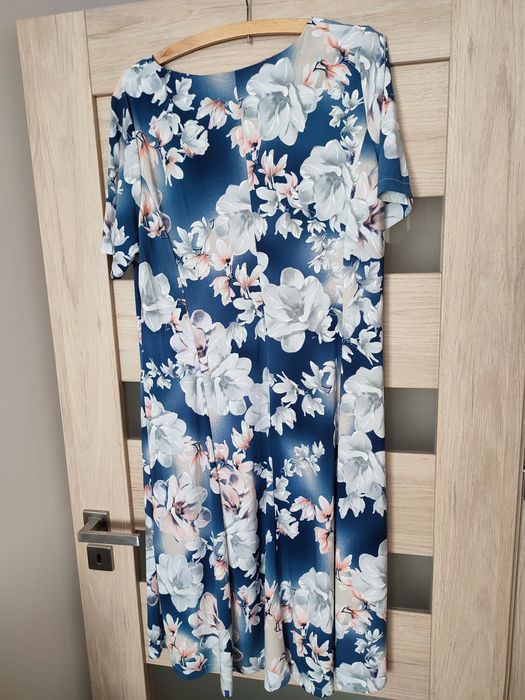 Sukienka w kwiaty