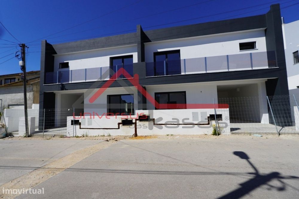 Moradia Nova Geminada V3 com Gargem e Anexo Alto Estanqueiro - Montijo