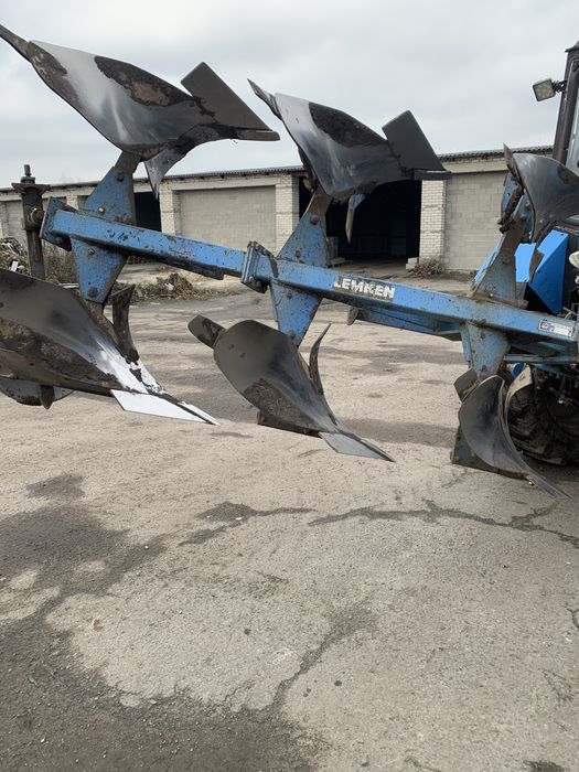 Продам плуг оборотний