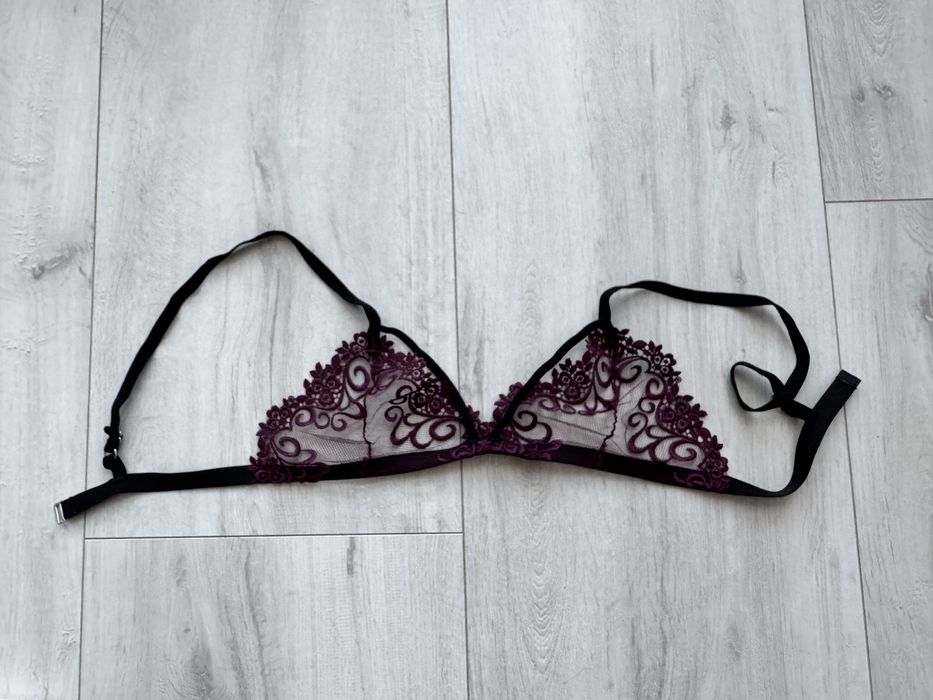 Мереживний бюст ручної роботи