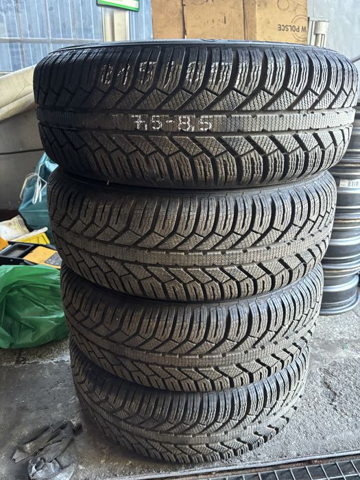 Komplet opon zimowych 215/65 R16 Semperit