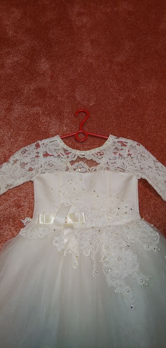 Дитяча святкова сукня.