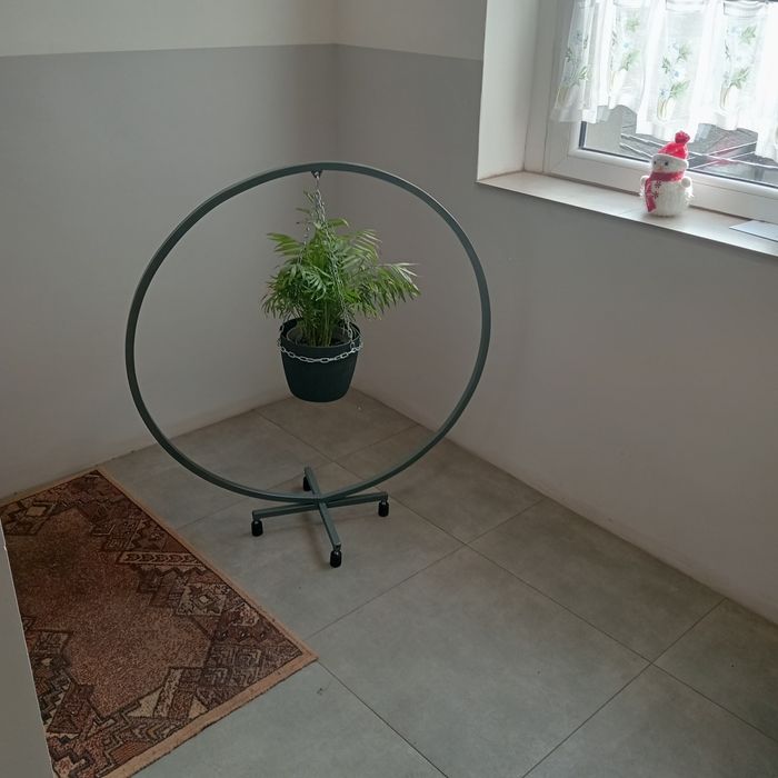 Dekoracje metalowy stojak na kwiaty