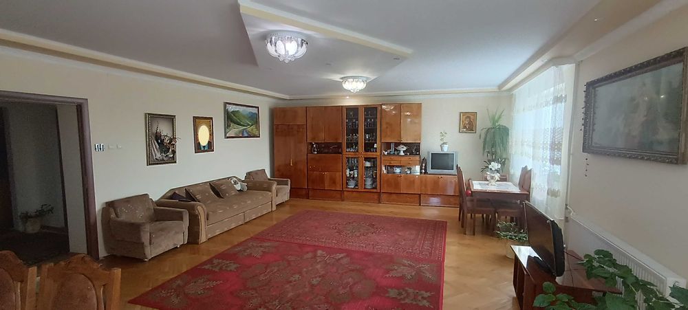 Оренда чудового, великого будинку в одному з кращих районів міста!