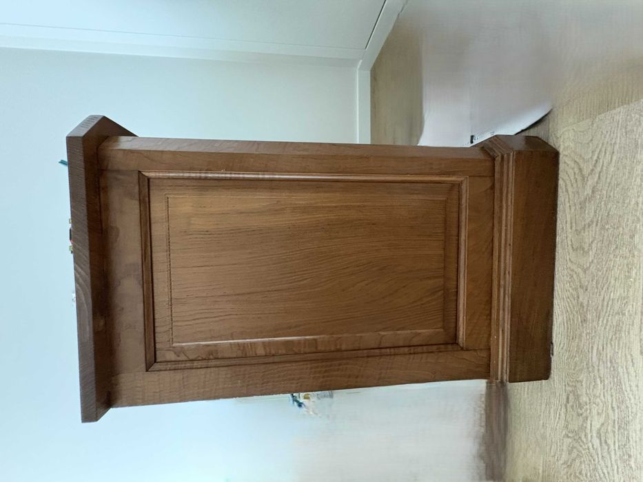 Cómoda e escrivaninha em madeira maciça