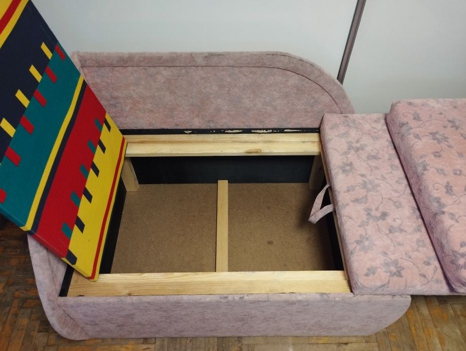 Маленький диванчик