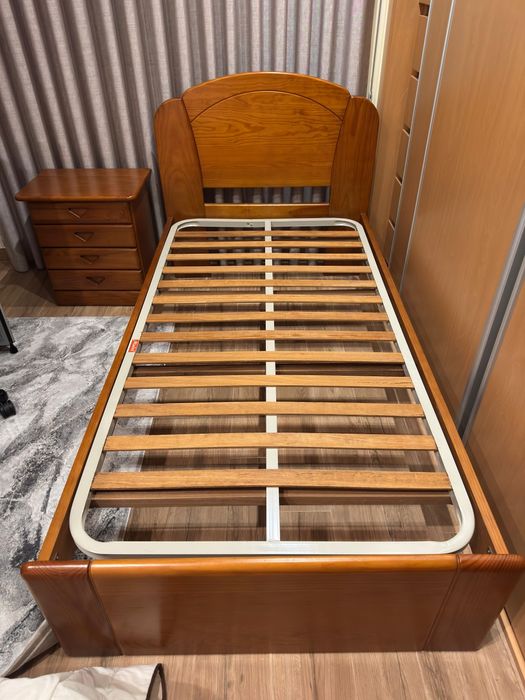 Cama solteiro em pinho maciço