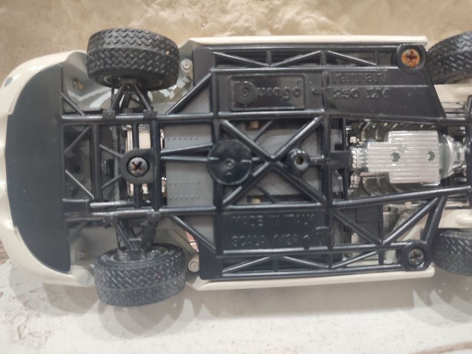 Burago ferrari 250LM , 1:24