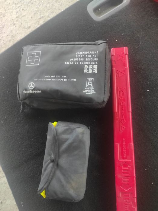 Аптечка mercedes фірмова 2028рік,жилетка,знак