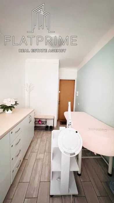 Центр продаж окреме приміщення кабінет з ремонтом