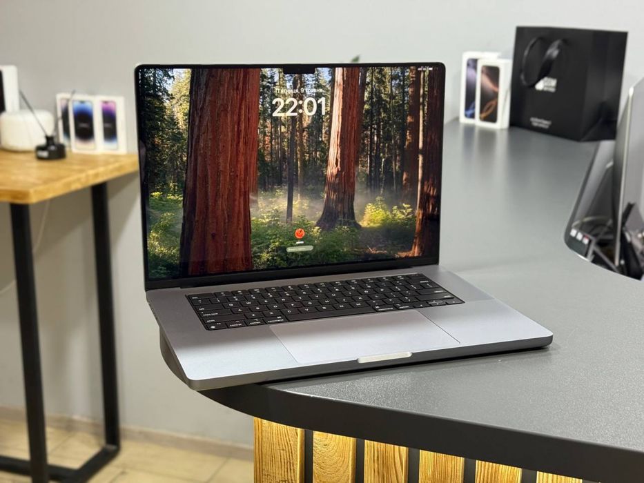 MacBook Pro 16  M2 Pro  2023 Space Gray