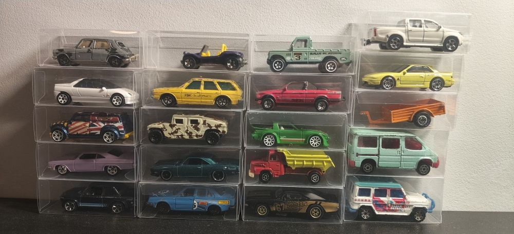 Miniaturas diversas escala 1:64