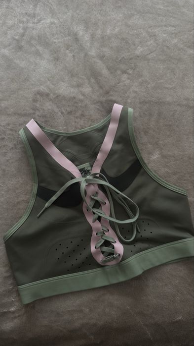 Спортивний топ Nike