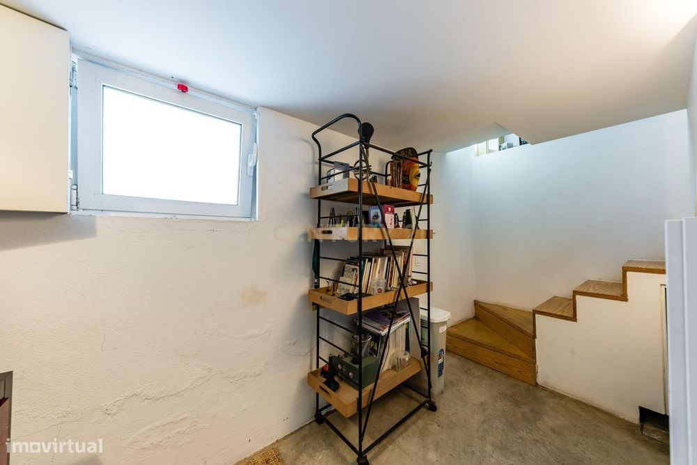 Moradia T2 Renovada com Jardim, Cave e Terraço | Viva o melhor de Belé