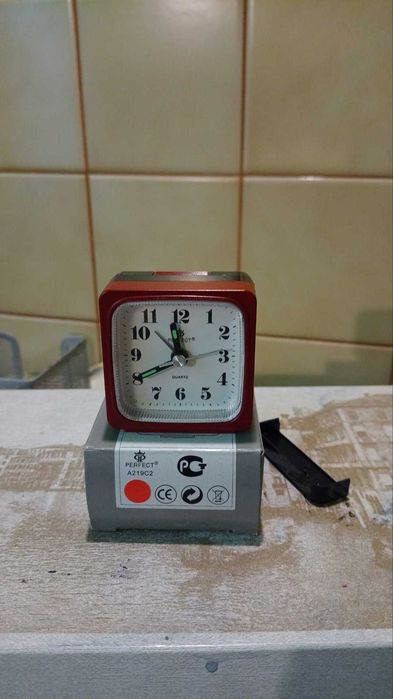 Budzik Perfect klasyczny