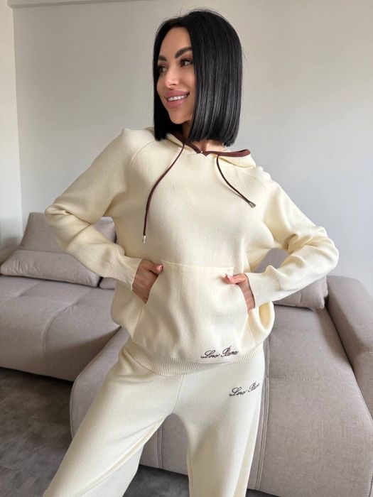 Вязаний костюм Lora Piano