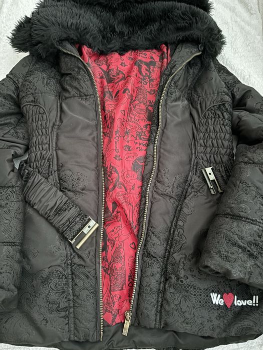 Sobretudo Desigual, impermeavel com capuz.