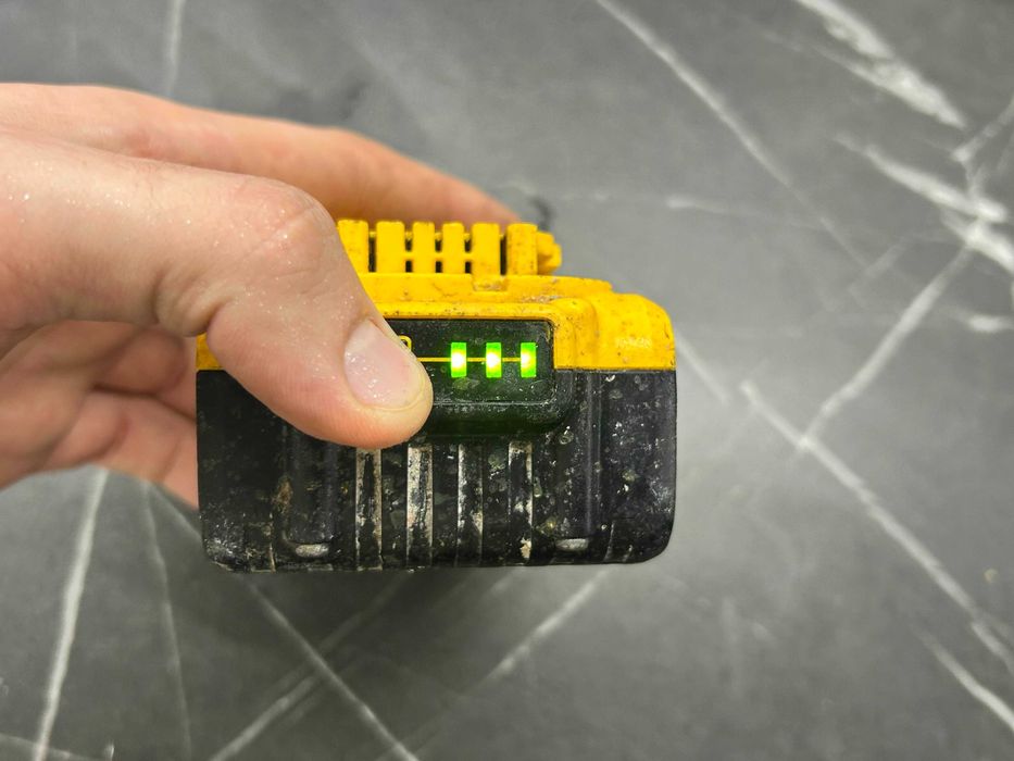 OKAZJA! DeWalt 18V XR 4.0 Ah – akumulator, w pełni sprawny