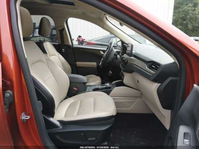 Ford Escape Titanium Hybrid 2020;