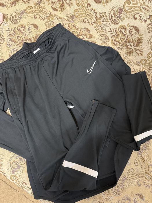 жіночий костюм nike dri-fit  M