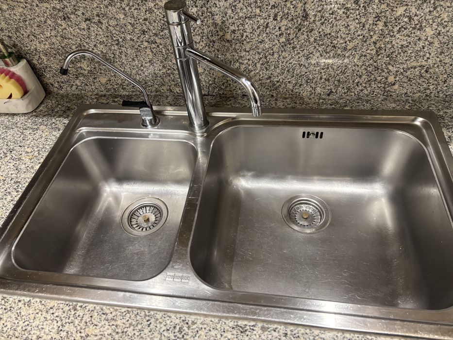 Lava-loiça com torneira