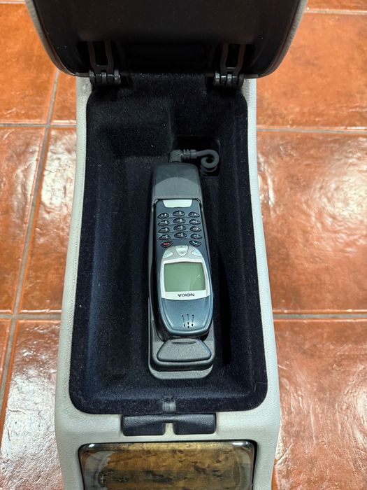 Apoio braço c/ telefone Nokia, consola central Mercedes W210
