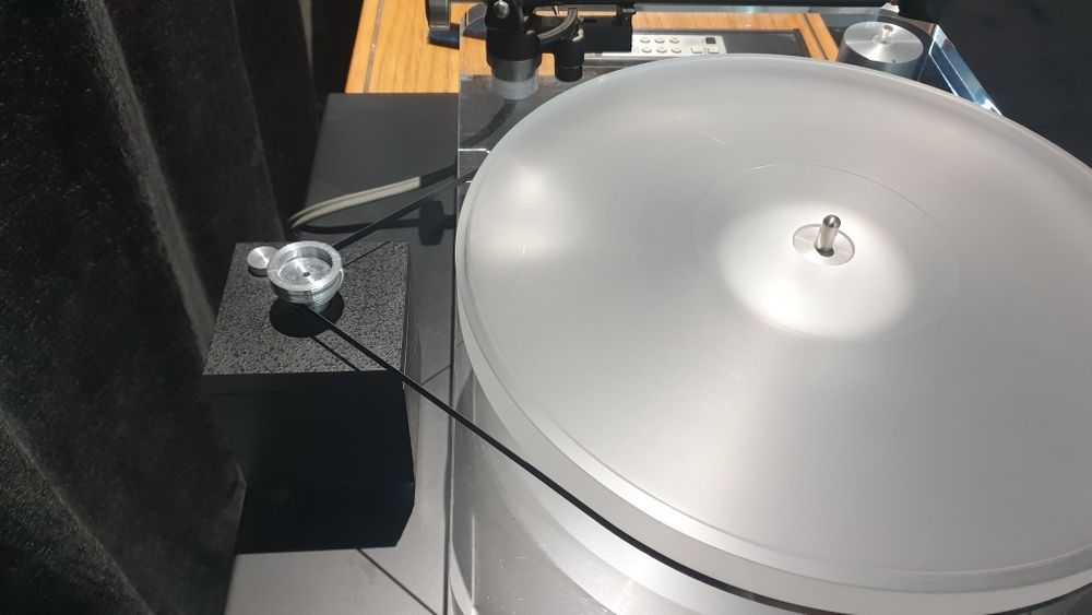 Gira-discos Basis 1400 Signature series + Braço Rega RB300