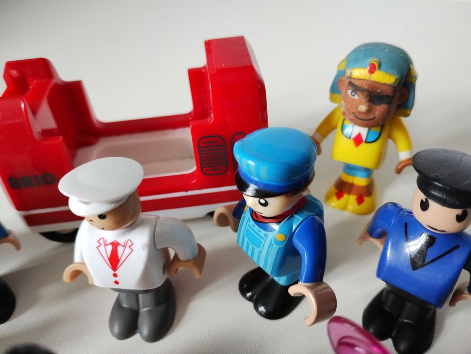 10 Figurek Brio Kaczor Donald Myszka Mickey i wagonik