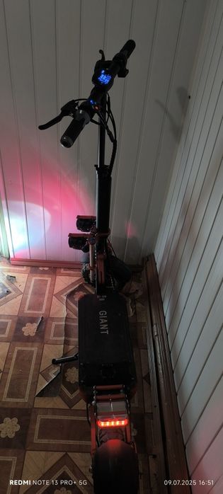 Электросамокат с сиденьем GIANT Outlander M11 (1600W 52V 26Ah