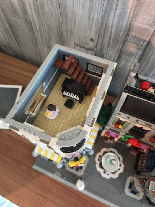 Lego Creator Expert Largo da Assembleia