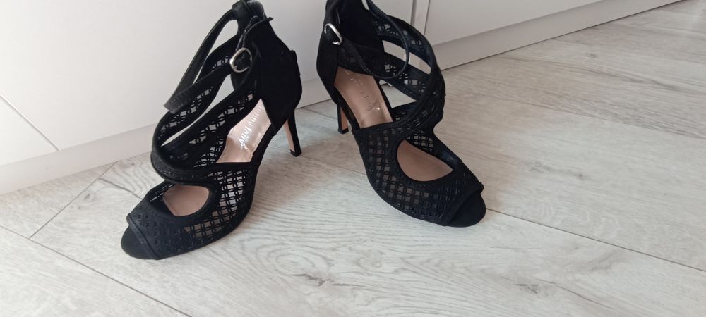 Sprzedam buty szpilki wizytowe