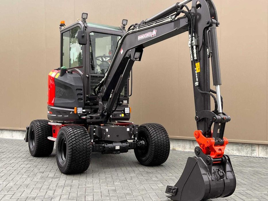 MINI GIRATORIA XN35L PRO RHINOCEROS  Motor Kubota