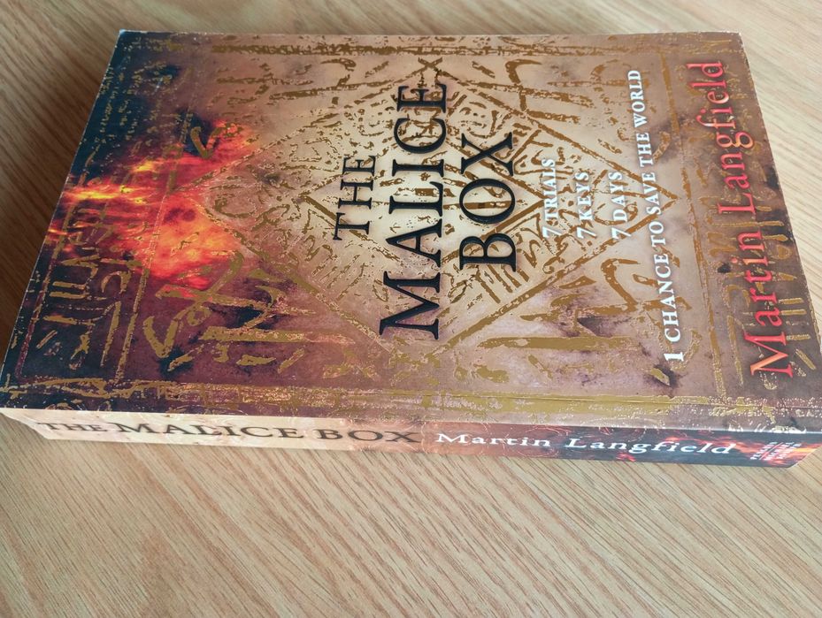 Malice Box de Martin Langfield - livro em inglês