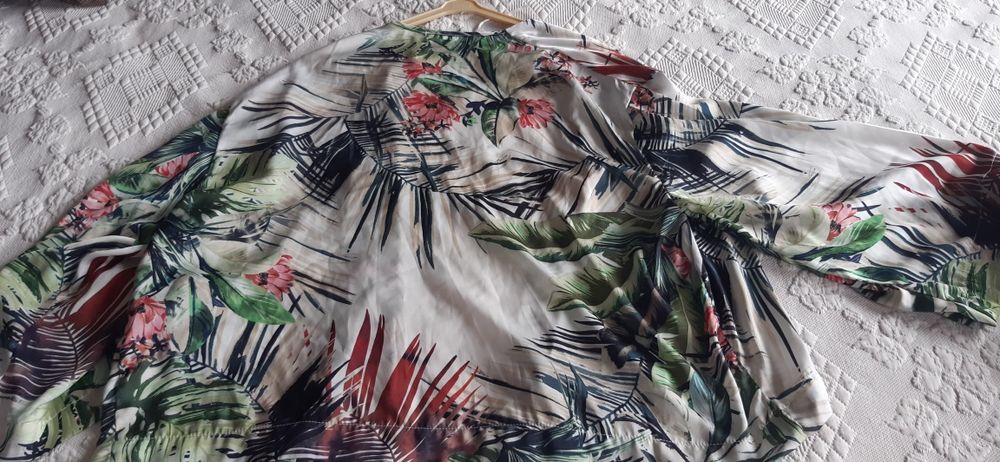 Casaco/kimono floral stradivarius